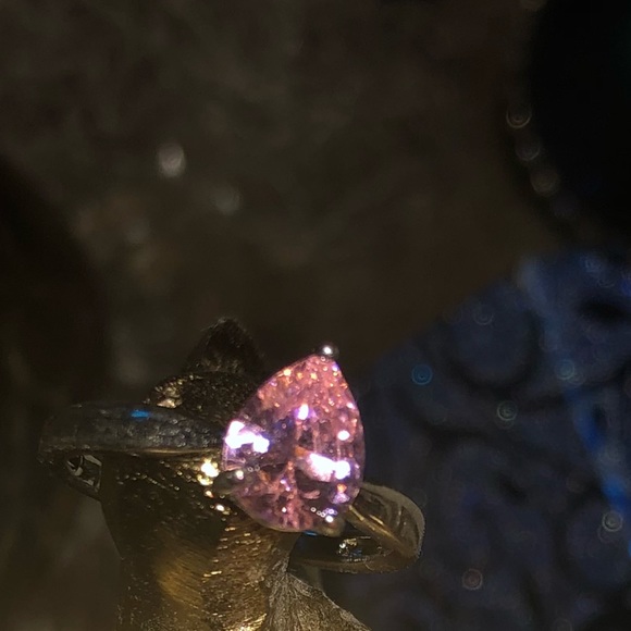 Sapphire Ring - Picture 2 of 9